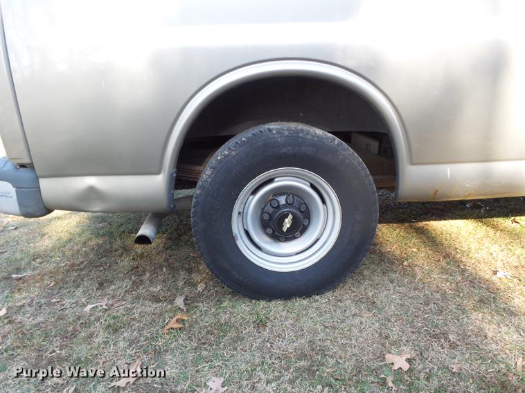 image for item DC7473 2002 Chevrolet Express 3500 Extended van