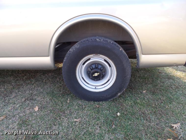 image for item DC7473 2002 Chevrolet Express 3500 Extended van