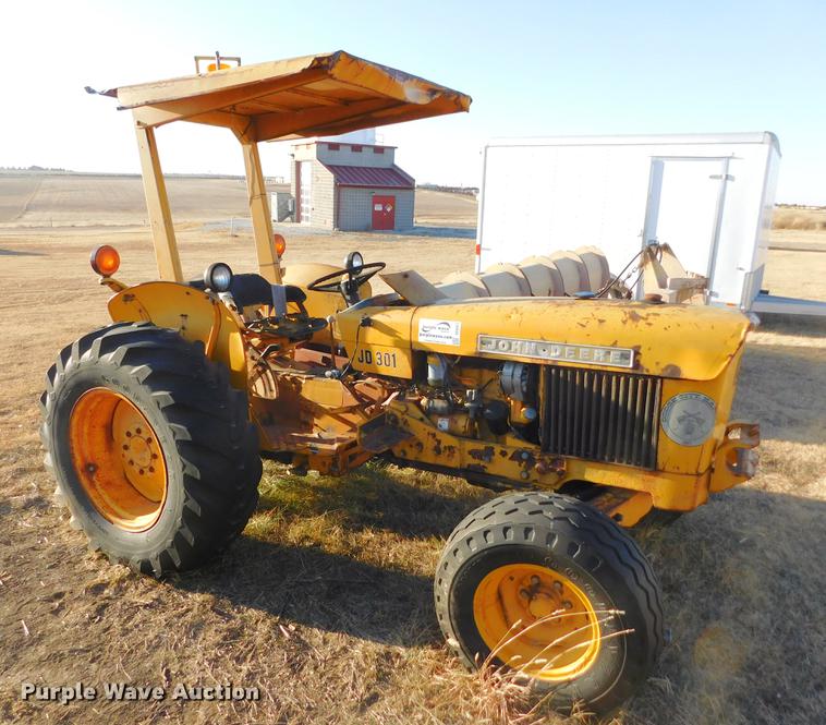 image for item DC8427 John Deere 301-R tractor