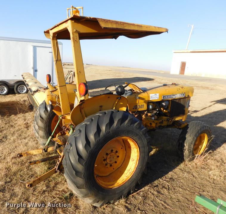 image for item DC8427 John Deere 301-R tractor