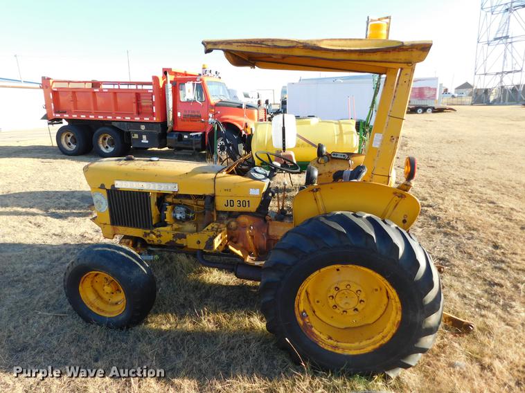 image for item DC8427 John Deere 301-R tractor