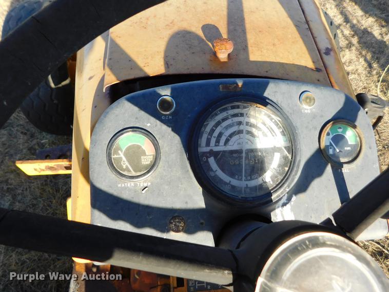 image for item DC8427 John Deere 301-R tractor