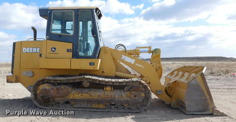 image for item DC8463 2005 John Deere 755C Series II track loader