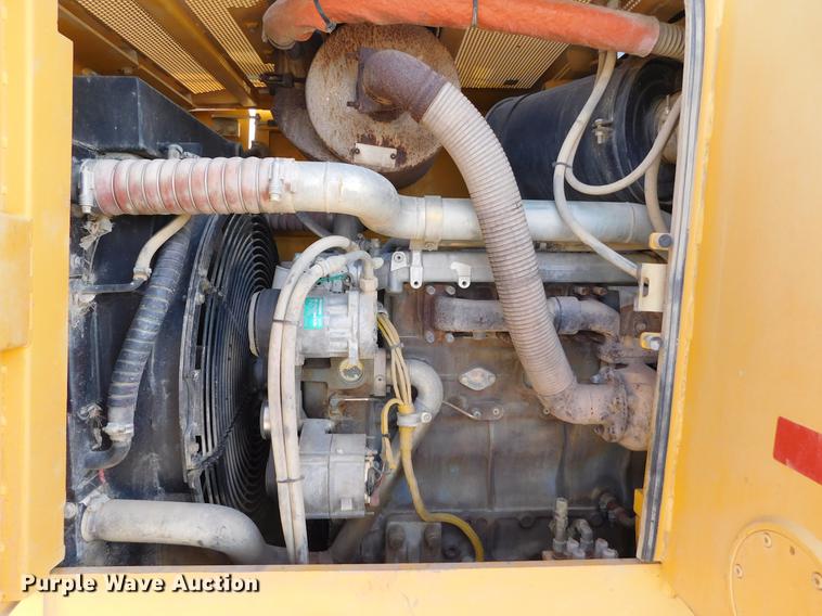 image for item DC8463 2005 John Deere 755C Series II track loader