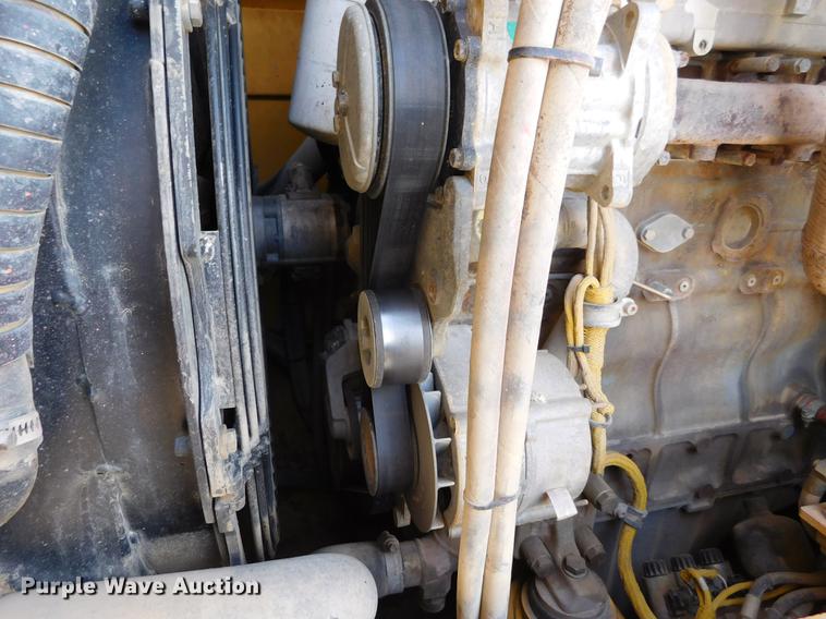 image for item DC8463 2005 John Deere 755C Series II track loader