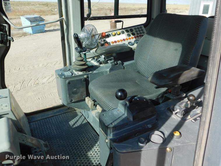 image for item DC8463 2005 John Deere 755C Series II track loader