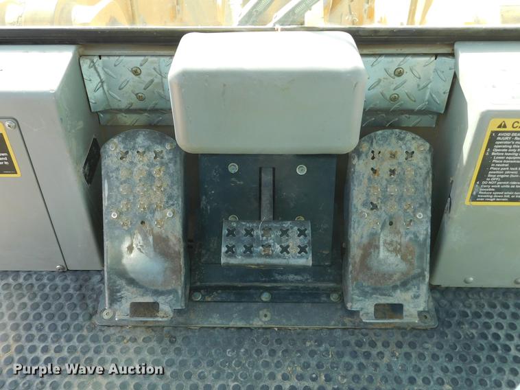 image for item DC8463 2005 John Deere 755C Series II track loader