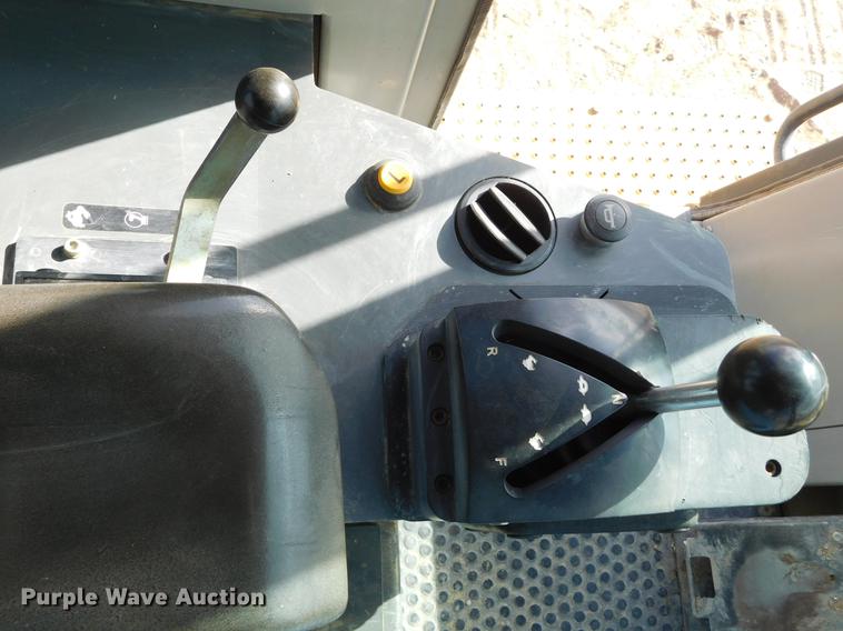 image for item DC8463 2005 John Deere 755C Series II track loader