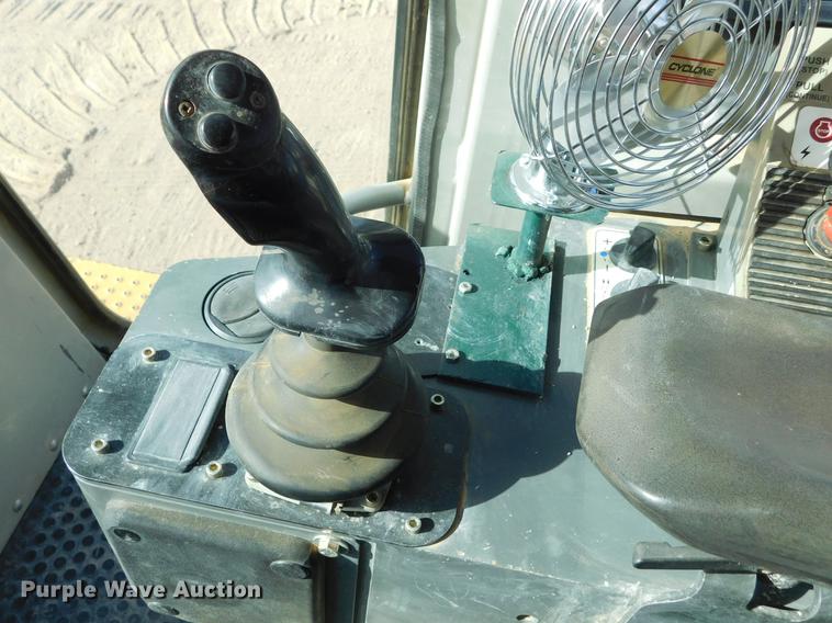 image for item DC8463 2005 John Deere 755C Series II track loader