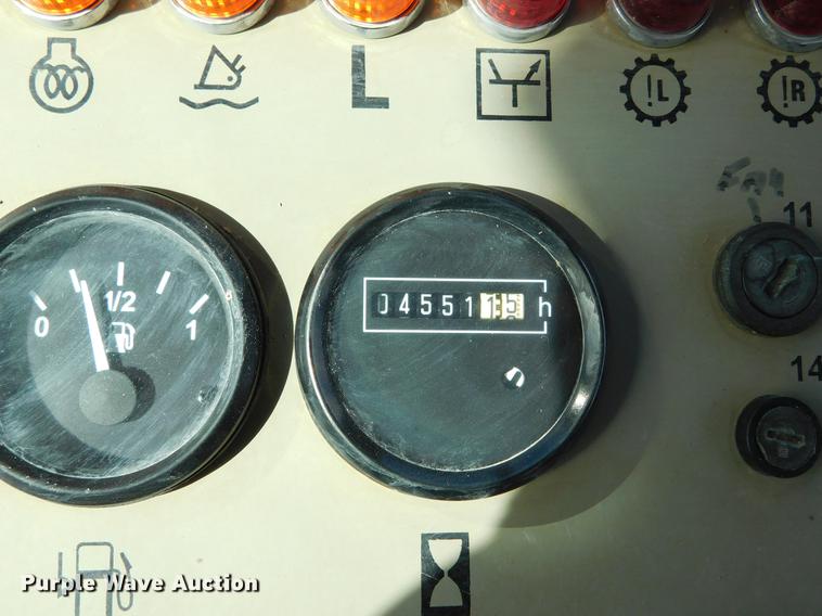 image for item DC8463 2005 John Deere 755C Series II track loader