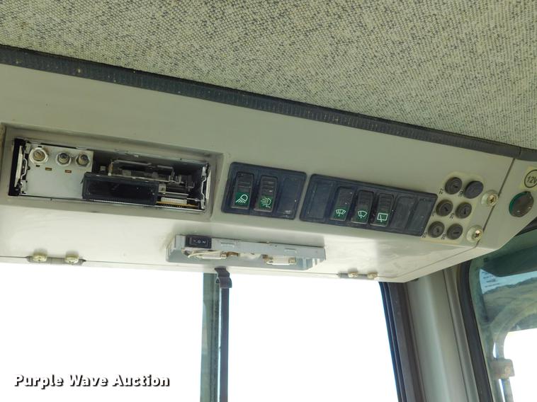 image for item DC8463 2005 John Deere 755C Series II track loader