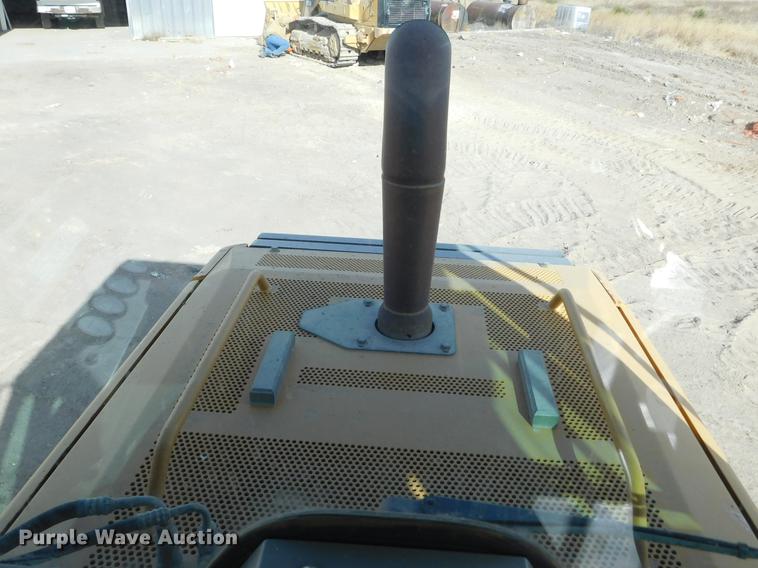 image for item DC8463 2005 John Deere 755C Series II track loader