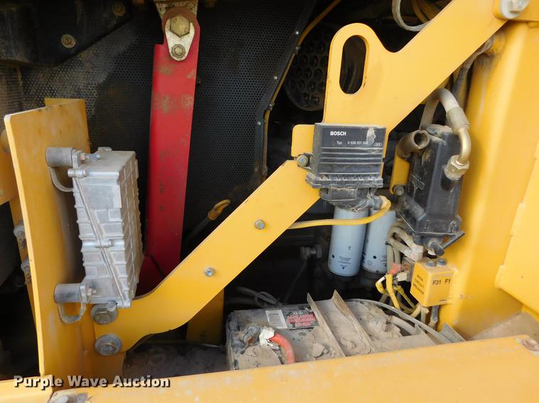 image for item DC8463 2005 John Deere 755C Series II track loader