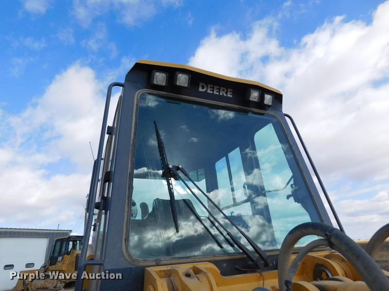 image for item DC8463 2005 John Deere 755C Series II track loader