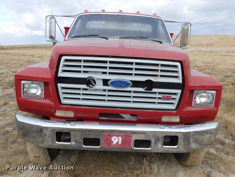 image for item DC8464 1986 Ford F700 fire truck