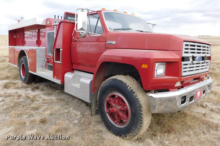 image for item DC8464 1986 Ford F700 fire truck