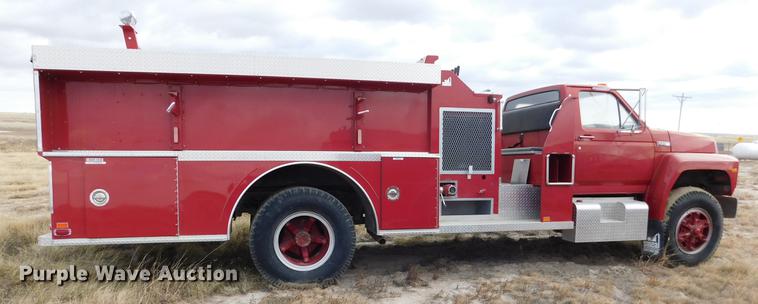 image for item DC8464 1986 Ford F700 fire truck