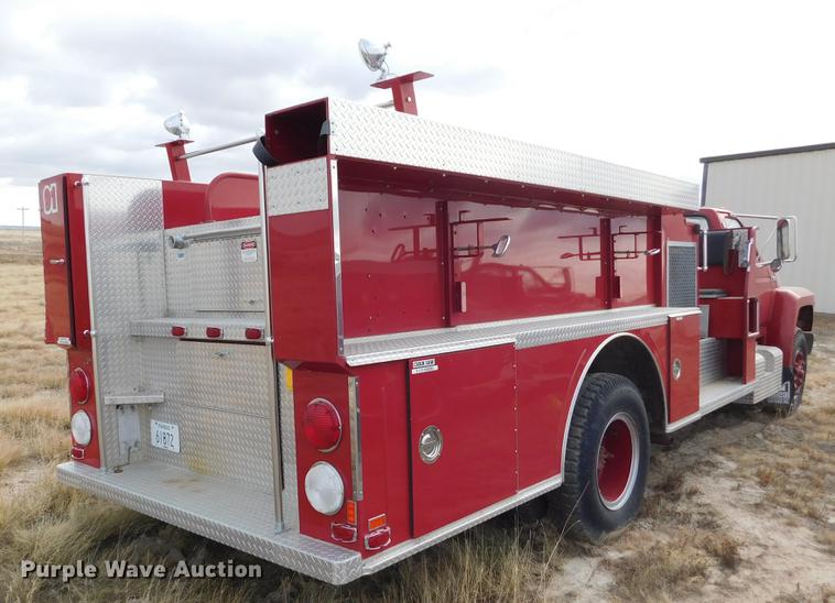 image for item DC8464 1986 Ford F700 fire truck