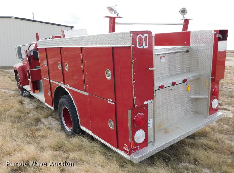 image for item DC8464 1986 Ford F700 fire truck