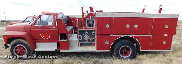 image for item DC8464 1986 Ford F700 fire truck