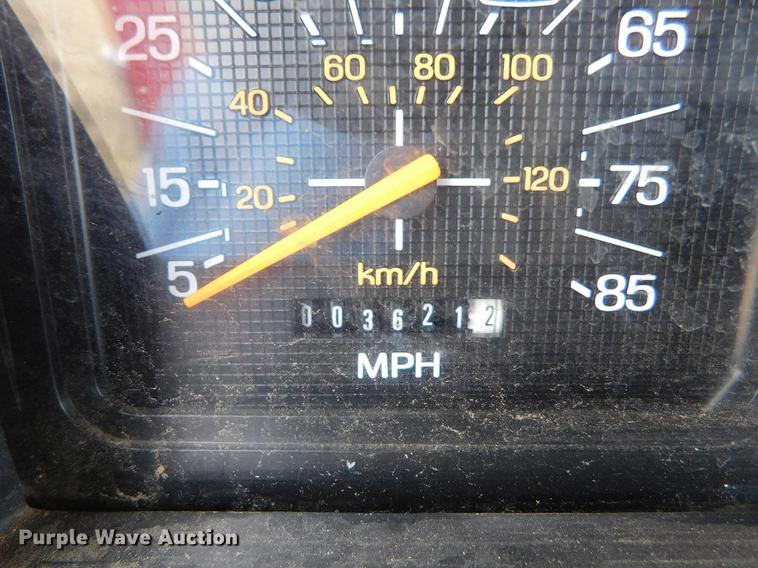 image for item DC8464 1986 Ford F700 fire truck