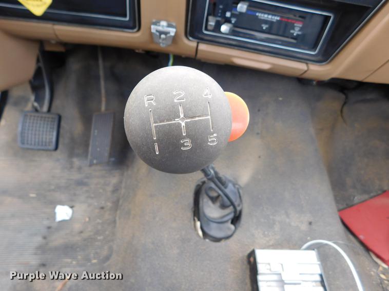 image for item DC8464 1986 Ford F700 fire truck