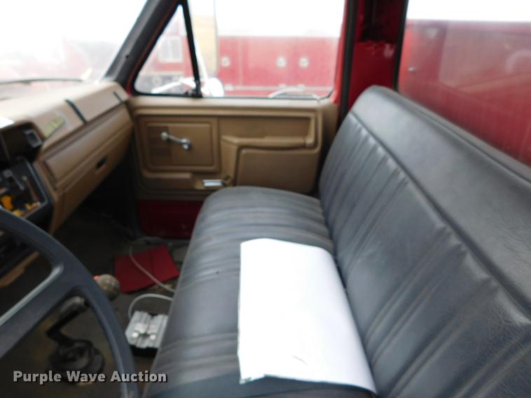 image for item DC8464 1986 Ford F700 fire truck