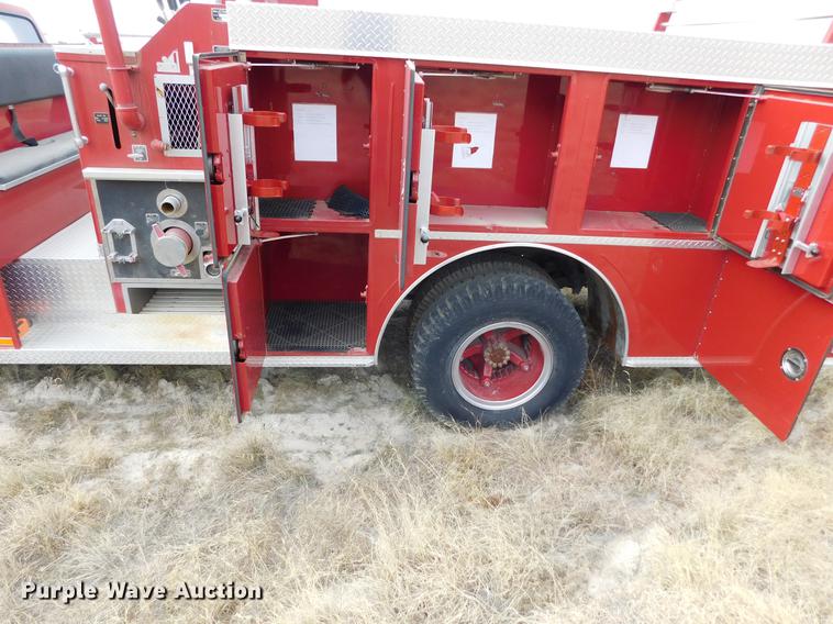 image for item DC8464 1986 Ford F700 fire truck