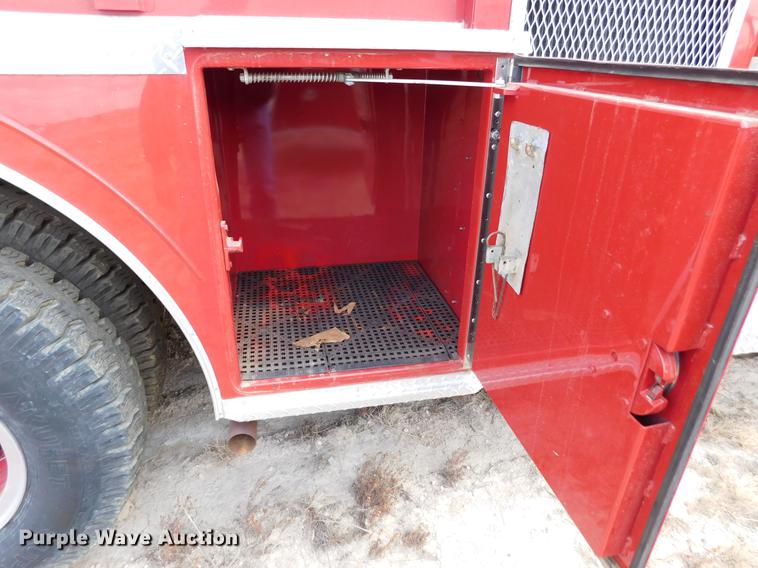 image for item DC8464 1986 Ford F700 fire truck