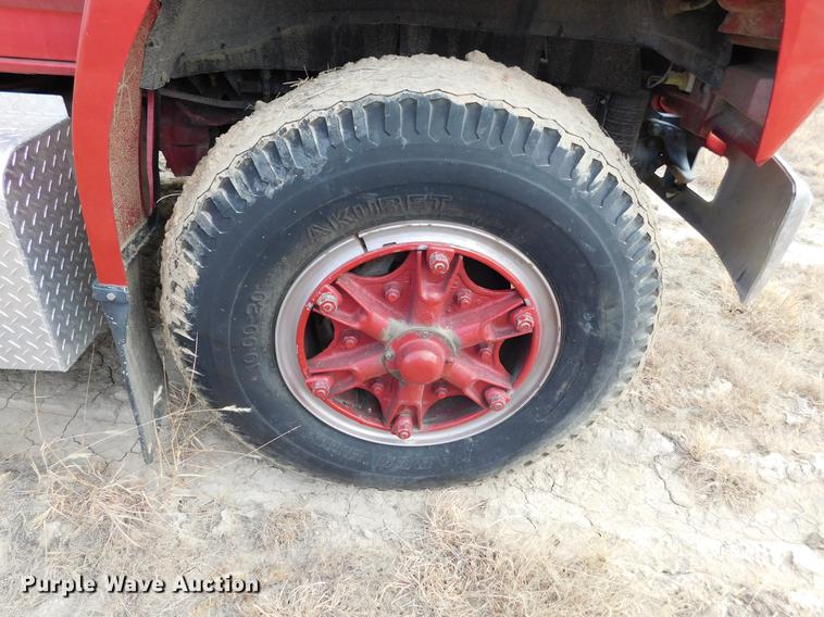 image for item DC8464 1986 Ford F700 fire truck