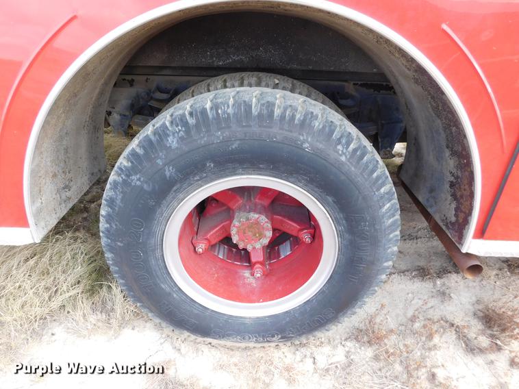 image for item DC8464 1986 Ford F700 fire truck