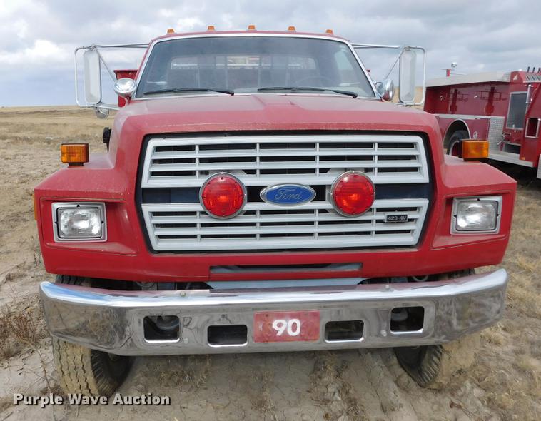 image for item DC8465 1991 Ford F800 fire truck