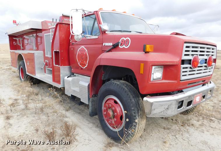 image for item DC8465 1991 Ford F800 fire truck