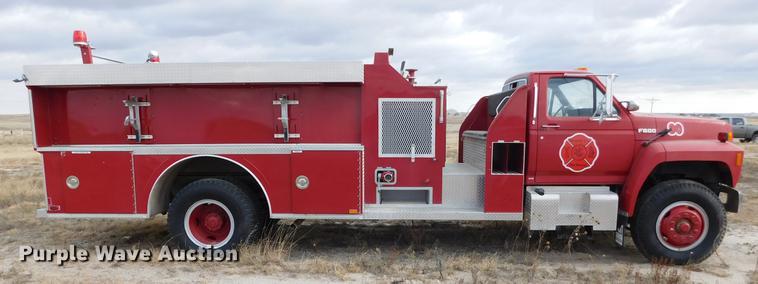 image for item DC8465 1991 Ford F800 fire truck