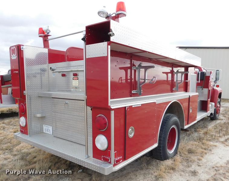 image for item DC8465 1991 Ford F800 fire truck