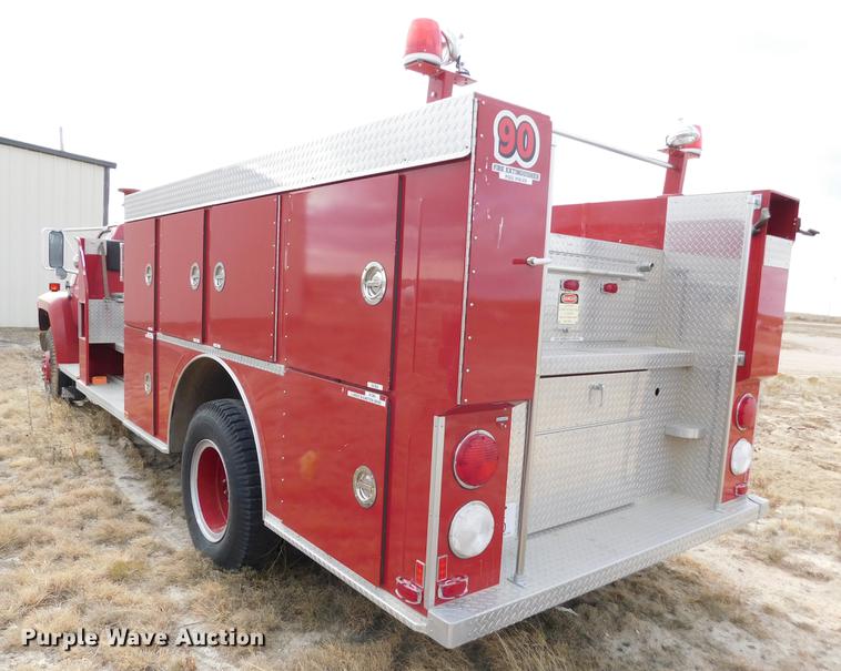 image for item DC8465 1991 Ford F800 fire truck