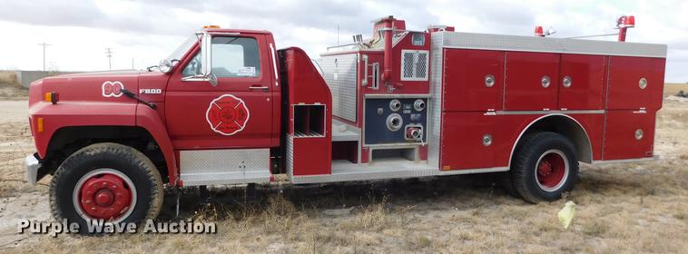 image for item DC8465 1991 Ford F800 fire truck