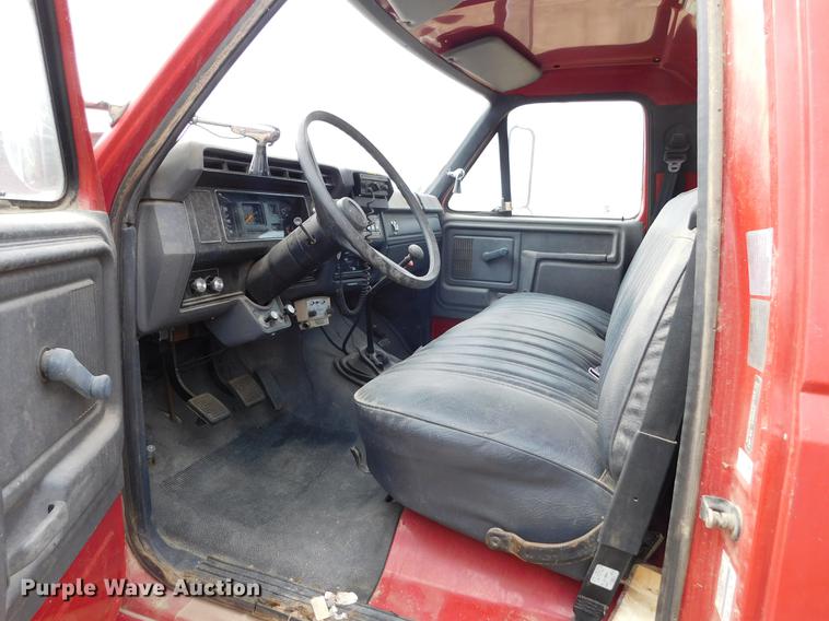 image for item DC8465 1991 Ford F800 fire truck