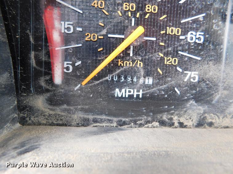 image for item DC8465 1991 Ford F800 fire truck