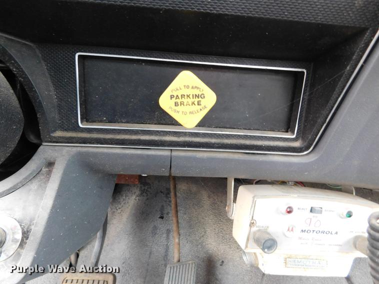 image for item DC8465 1991 Ford F800 fire truck