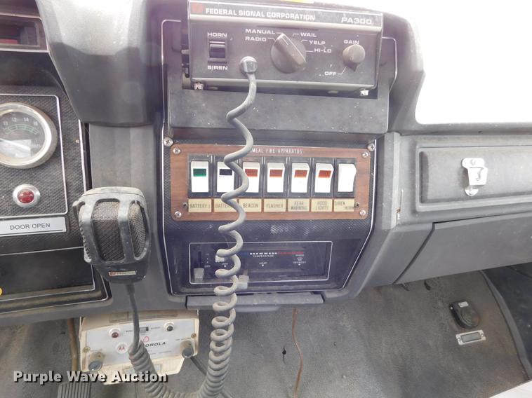 image for item DC8465 1991 Ford F800 fire truck