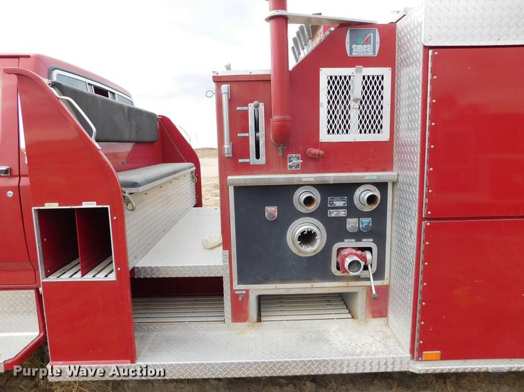 image for item DC8465 1991 Ford F800 fire truck