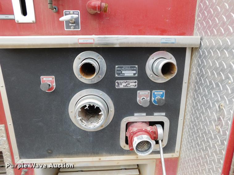 image for item DC8465 1991 Ford F800 fire truck