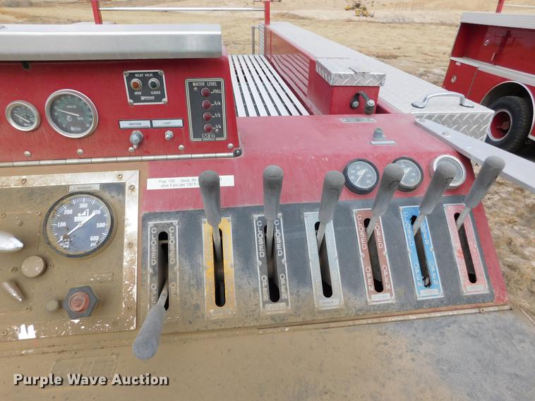 image for item DC8465 1991 Ford F800 fire truck