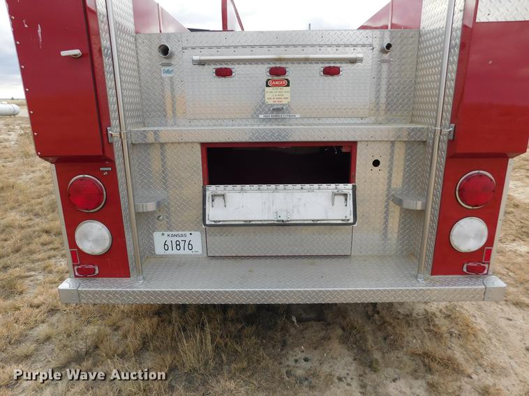 image for item DC8465 1991 Ford F800 fire truck