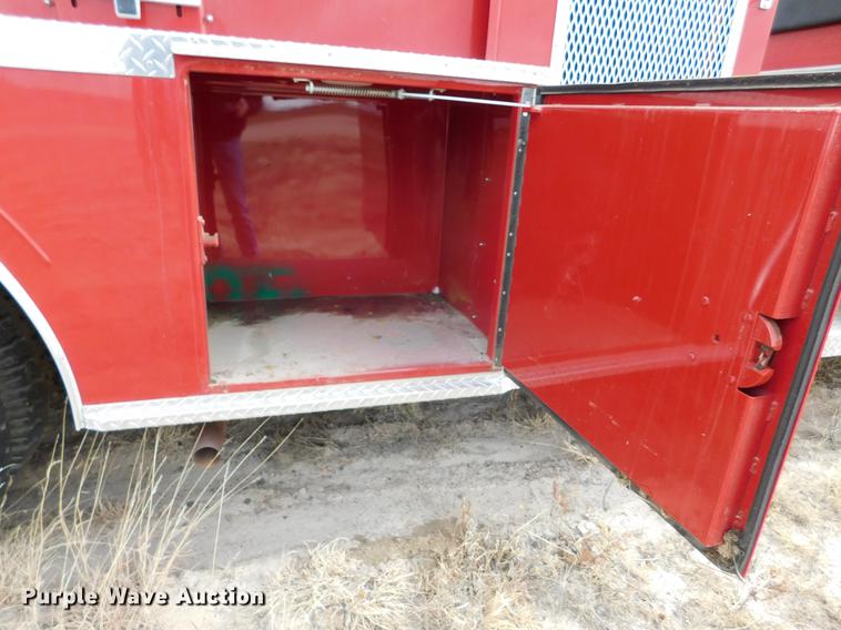 image for item DC8465 1991 Ford F800 fire truck