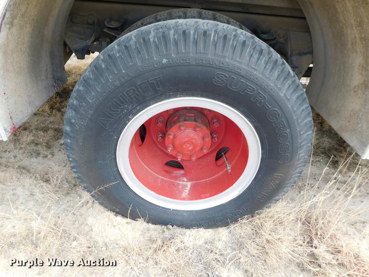 image for item DC8465 1991 Ford F800 fire truck