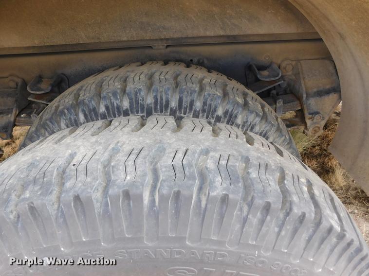 image for item DC8465 1991 Ford F800 fire truck