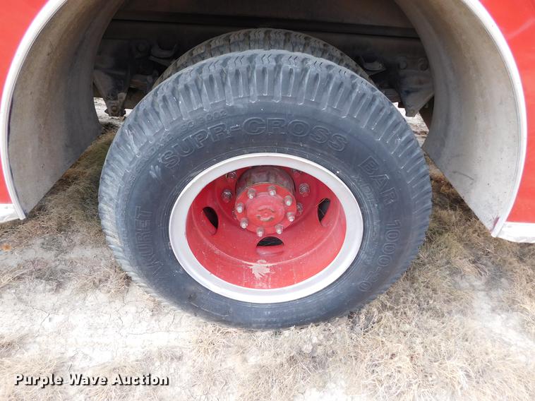 image for item DC8465 1991 Ford F800 fire truck