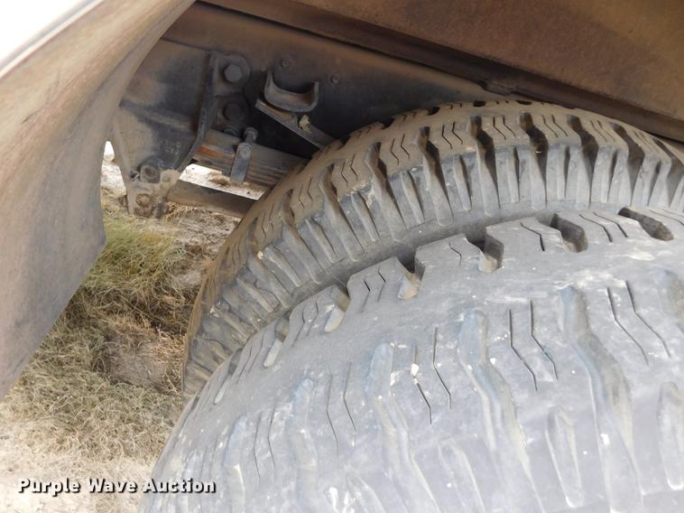 image for item DC8465 1991 Ford F800 fire truck